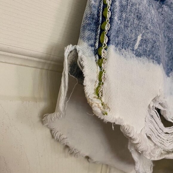 Free People Women's Ombre Distressed Raw Hem Peek A Boo Pocket Jean Shorts Sz 26 - Picture 7 of 11